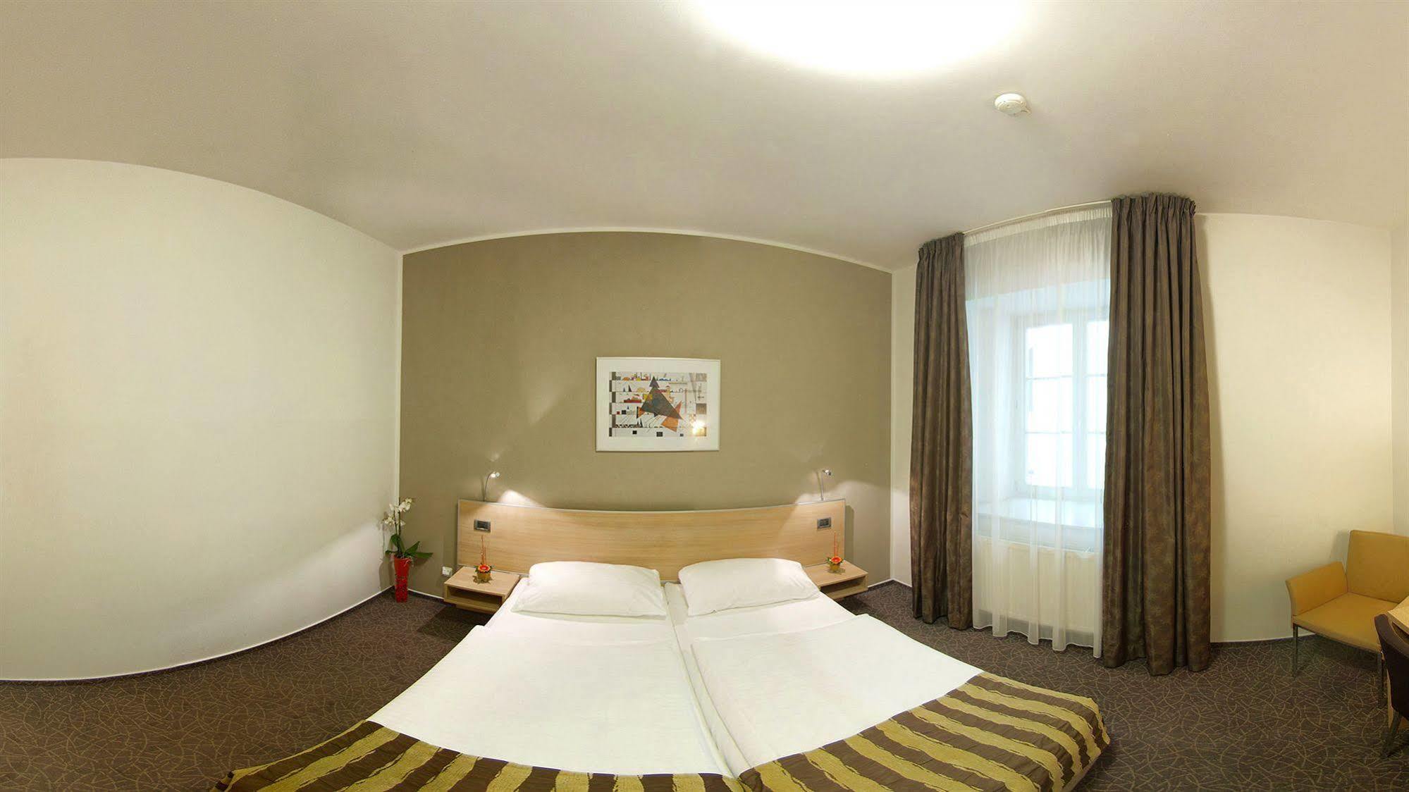 Páv Hotel